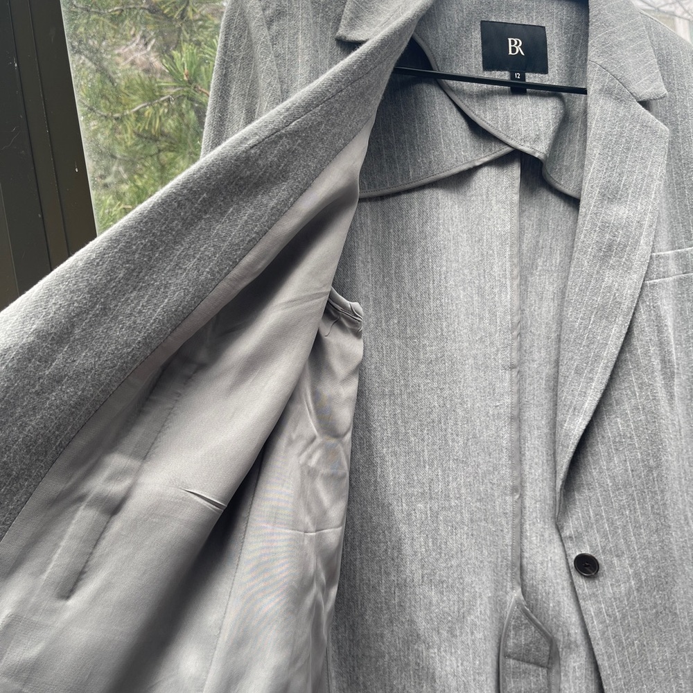 Gray Pin Stripe Women's Flannel Blazer by Banana Republic Size 12 - Picture 3 of 9